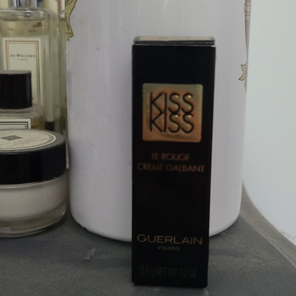 Guerlain Kiss Kiss lipstick 324 Red Love